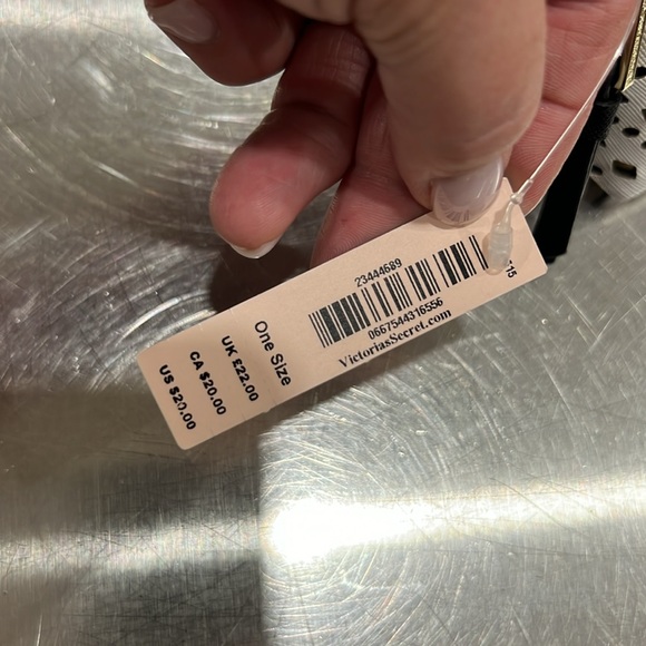 NWT Victoria’s Secret Makeup Bag - Picture 5 of 7